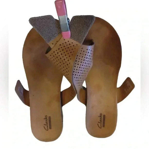 Clarks Tan Leather Upper Thong Sandals  Velcro Size 8 - Picture 6 of 8